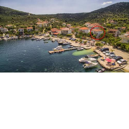 Apartments by the sea Vinisce, Trogir - 17590