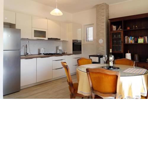 Apartments by the sea Vinisce, Trogir - 5229