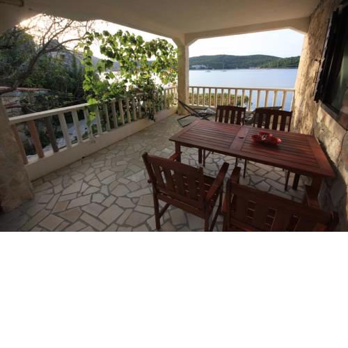 Apartments by the sea Vis - 8930