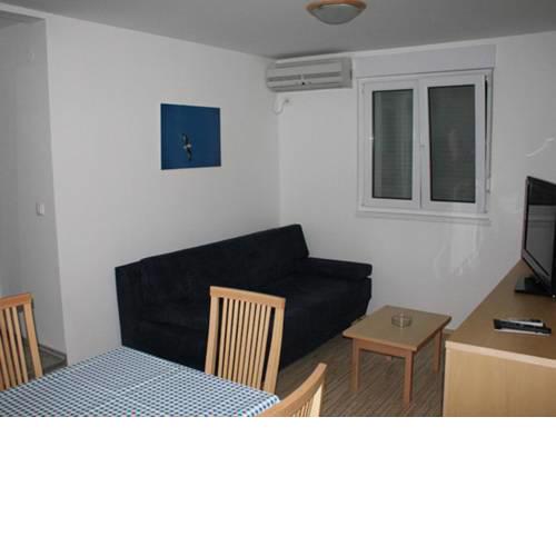 Apartments by the sea Vrboska (Hvar) - 13904