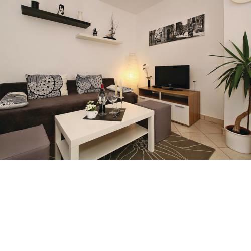 Apartments Corinne Novigrad