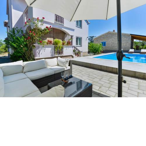 Apartments Crno
