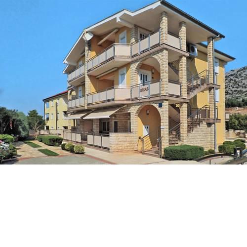 Apartments home ASJA Starigrad-Paklenica - CDN051020-CYB