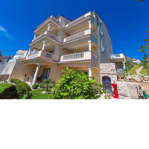 Apartments in Crikvenica 5367G