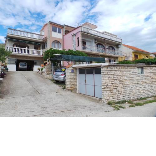 Apartments in Grebastica 7184
