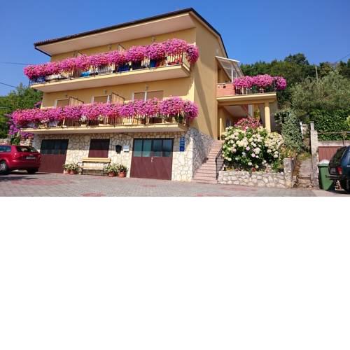 Apartments in Moscenicka Draga 34158