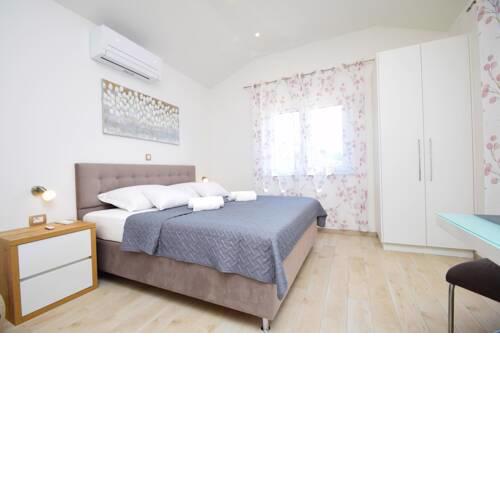 Apartments in Starigrad-Paklenica 40892