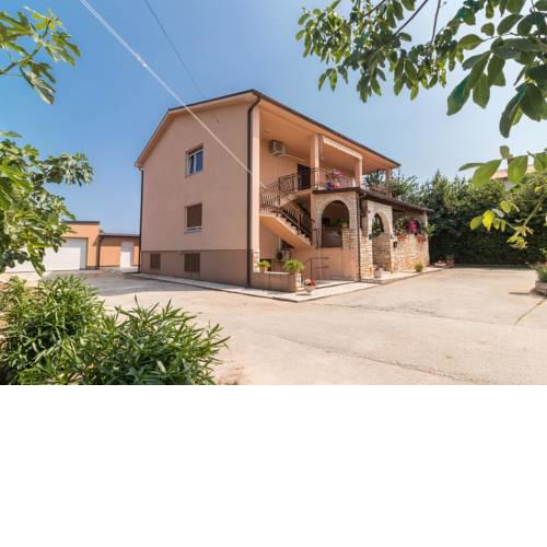 Apartments Ivica 1706