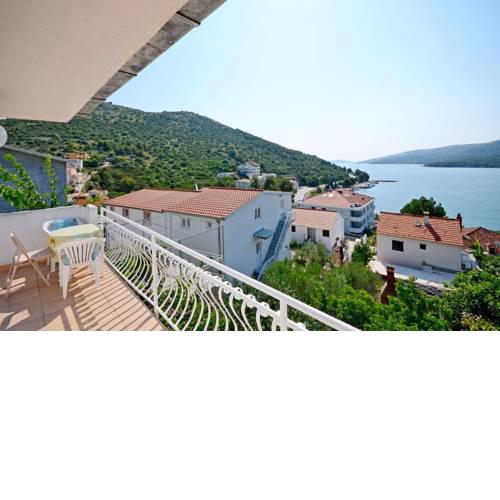 Apartments Jakov