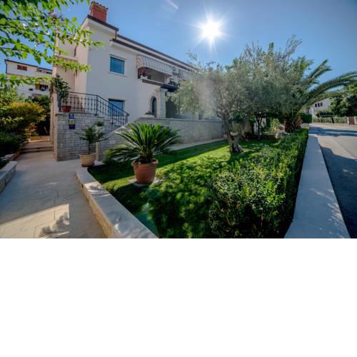 Apartments Lavizatic