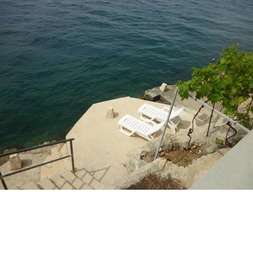 Apartments Liliy on the sea