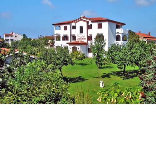 Apartments Linet Garden Funtana - CIS01275-SYA