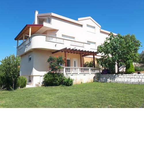 Apartments Lipić