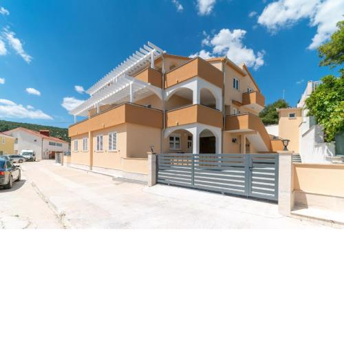 Apartments Lux 1 - heated pool