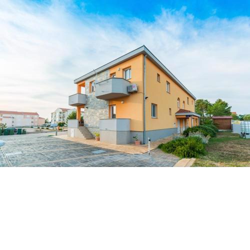 Apartments Maestral in Privlaka, 70m from the beach