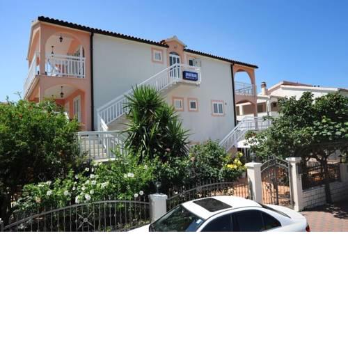 Apartments Majić