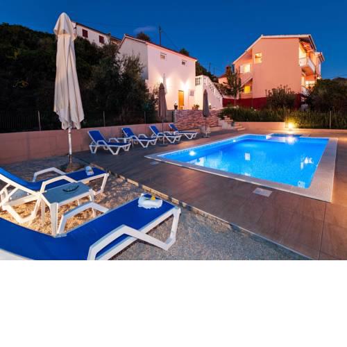Apartments Maria with Pool