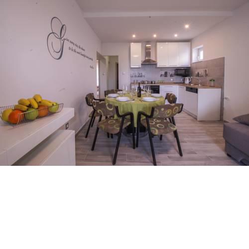 Apartments Meira