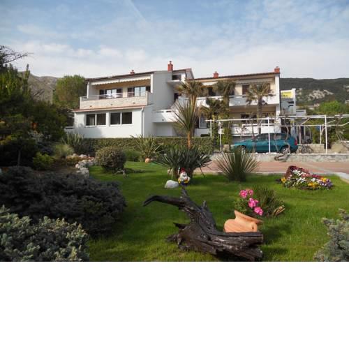 Apartments Mihalić I