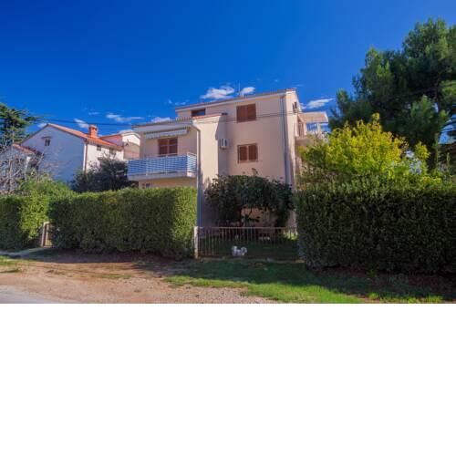 Apartments Mladen