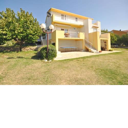 Apartments Mladen