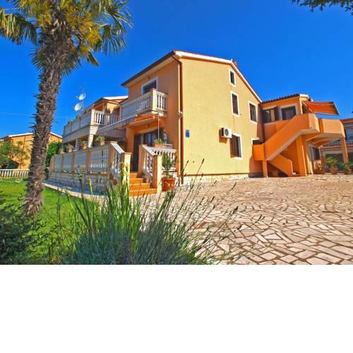 Apartments Orange 768