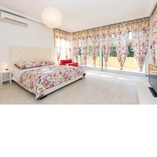 Apartments & rooms DDD2