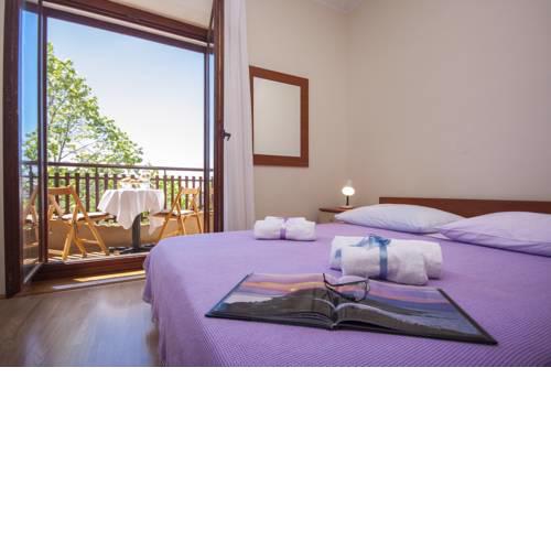 Apartments & Rooms Mikelin