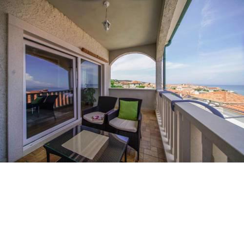 Apartments Sandra near the sea