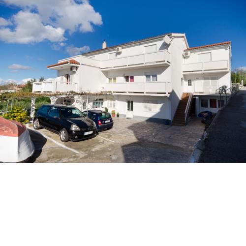 Apartments Snjezana