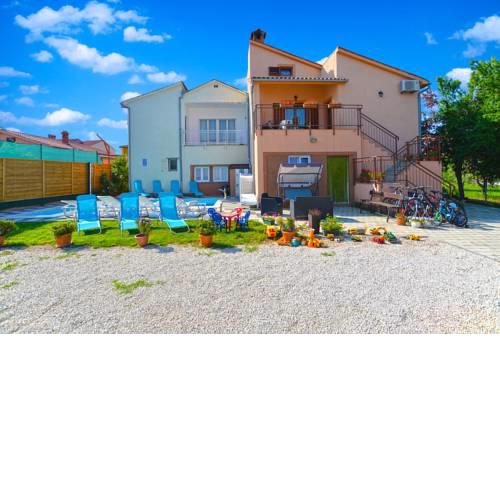 Apartments Vili 351