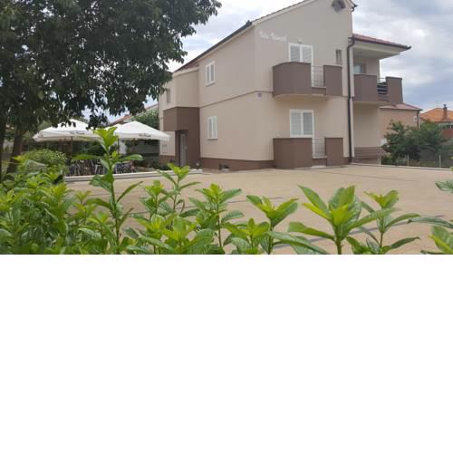 Apartments Villa Visnjik