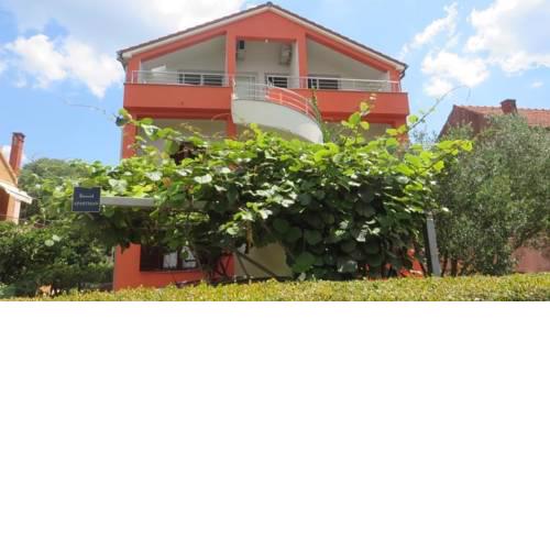 Apartments Višnja
