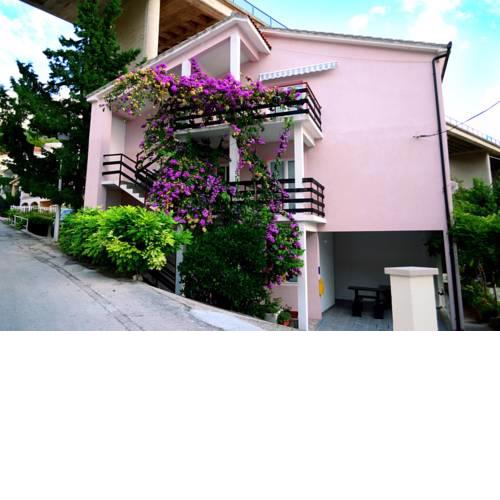 Apartments Vodanović