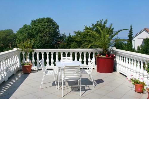 Apartments with a parking space Crikvenica - 5478