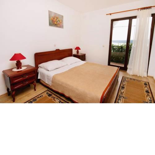Apartments with a parking space Crikvenica - 5493