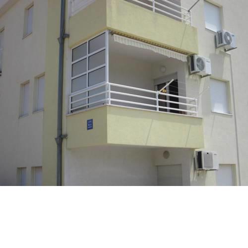 Apartments with a parking space Kastel Stafilic, Kastela - 11006