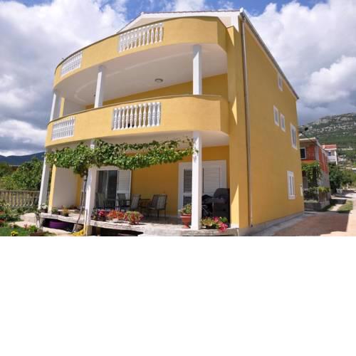 Apartments with a parking space Kastel Stari, Kastela - 12691