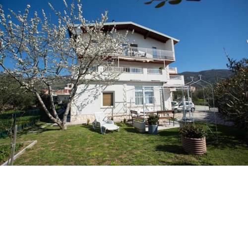 Apartments with a parking space Kastel Stari, Kastela - 17745