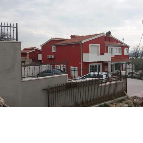 Apartments with a parking space Kastel Sucurac (Kastela) - 15115