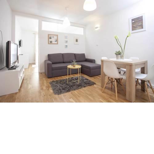 Apartments with a parking space Makarska - 11415