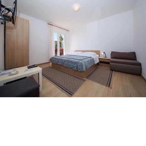 Apartments with a parking space Makarska - 18030