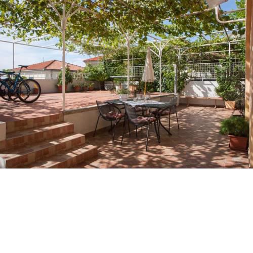 Apartments with a parking space Makarska - 8817