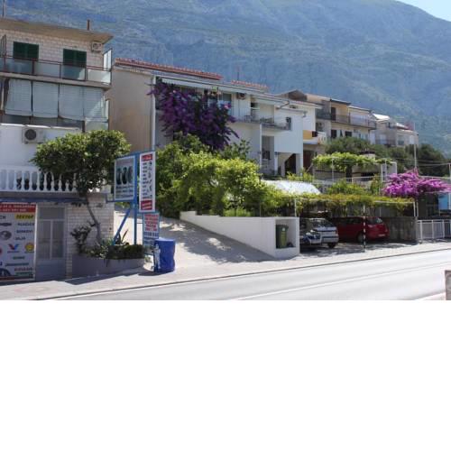 Apartments with a parking space Makarska - 9696