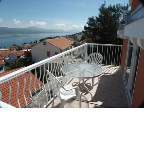 Apartments with a parking space Mastrinka, Ciovo - 2042