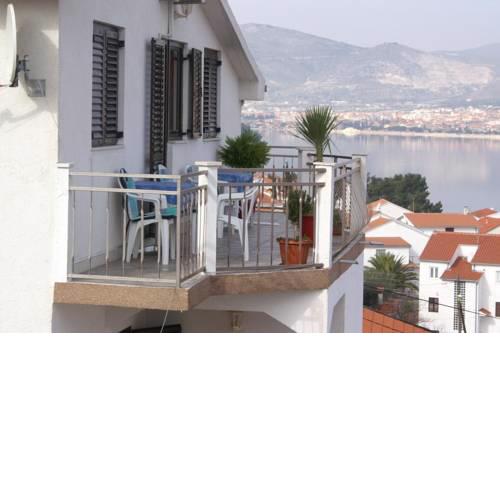 Apartments with a parking space Mastrinka, Ciovo - 4324