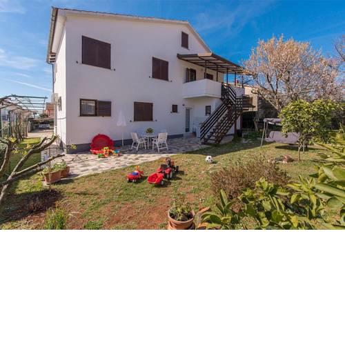 Apartments with a parking space Novigrad - 2536