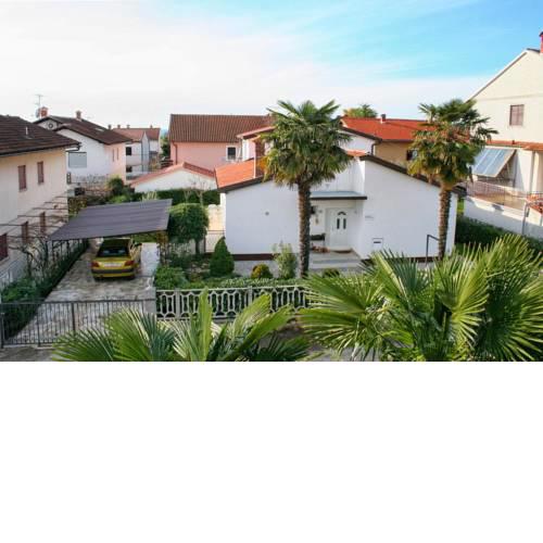 Apartments with a parking space Novigrad - 2537