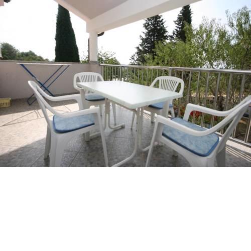 Apartments with a parking space Novigrad - 7017