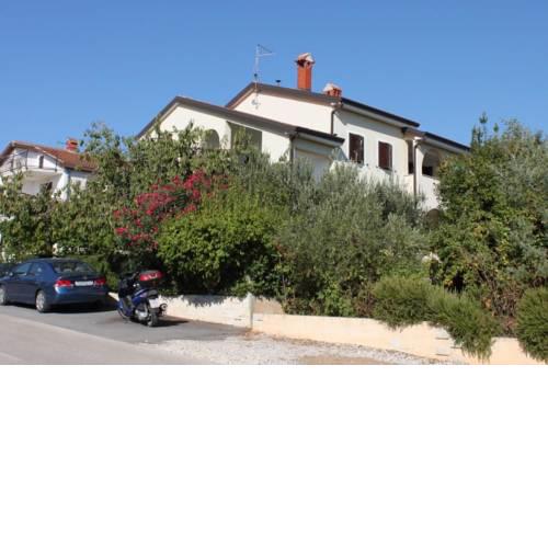 Apartments with a parking space Novigrad - 7020